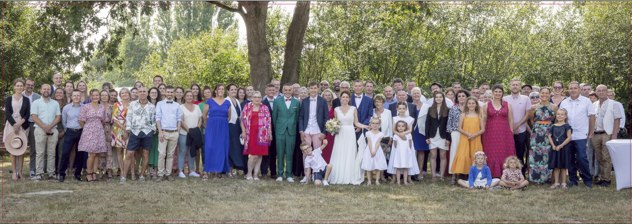 Photo de groupe au Domaine de Kervichelors d'un reportage mariage dans le Morbihan